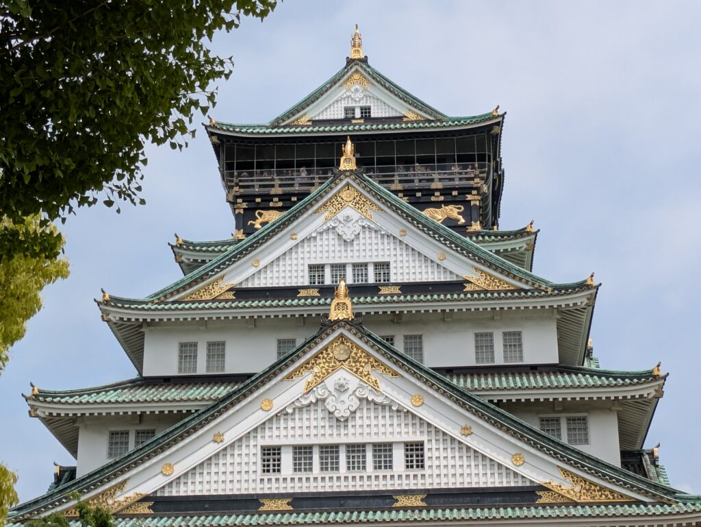 人気観光地の大阪城へ!